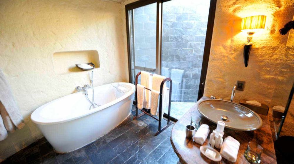 La salle de bains d'une chambre familiale en Afrique du Sud