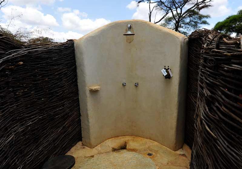 Douche extérieure d'une tente
