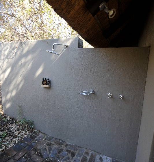 Une douche extérieure