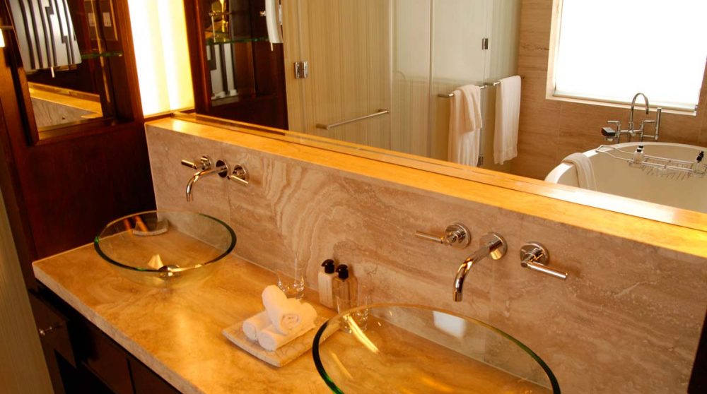 Vasques dans une salle de bains