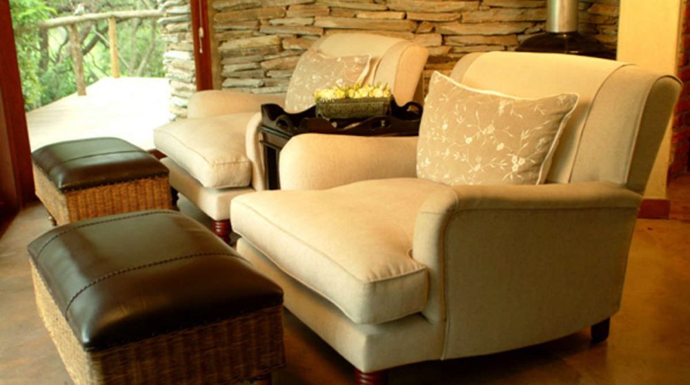 Fauteuils dans une suite