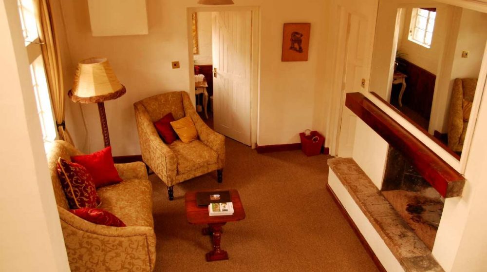 Le petit salon avec cheminée