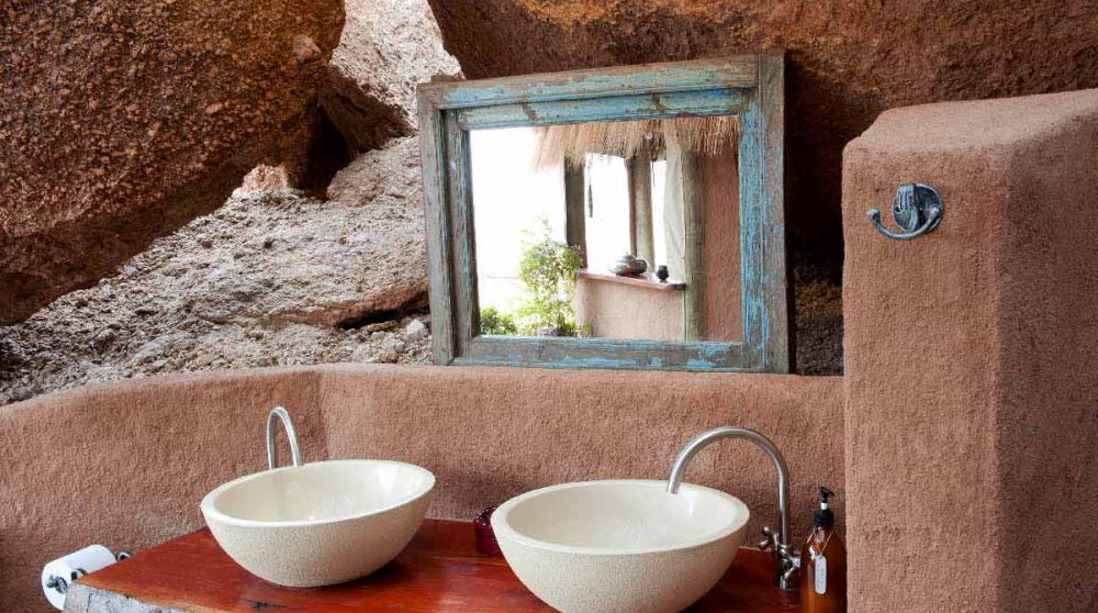 Salle de bains d'une suite du Camp Kipwe