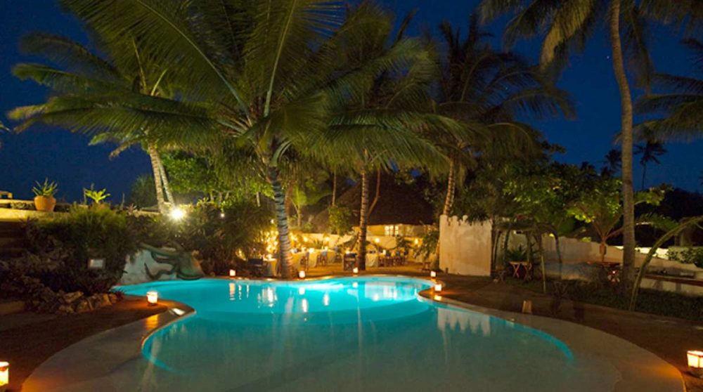 L'une des piscines de nuit au Matemwe Lodge