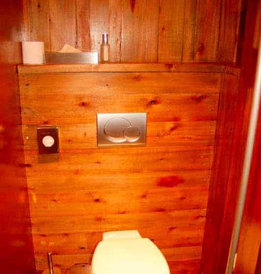 Les toilettes d'une suite du Singita Sweni