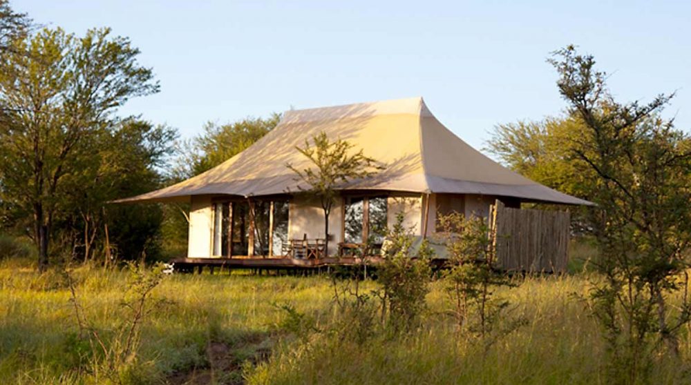 Vue d'une tente du camp en Tanzanie