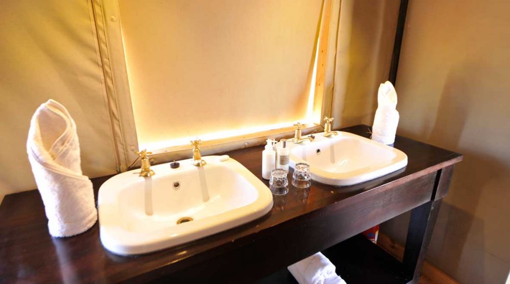 Lavabos dans la salle de bains