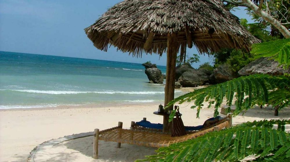 Détente à l'ombre sur la plage